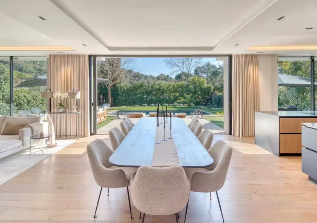 Private pool and terrace of Villa Cova in Mougins with garden views